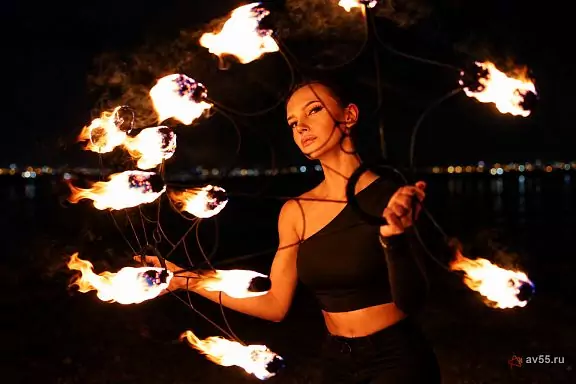 Ateş gösterisi Night Furia