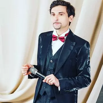 Host Ruslan Tliff