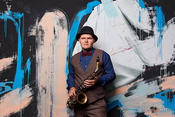 Saxophonist Alexey Delukov (HypnoSax)