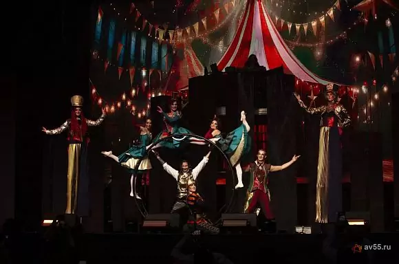 Spectacle de cirque du théâtre Happy People