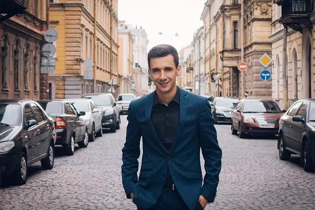 Ведущий Егор Мокров