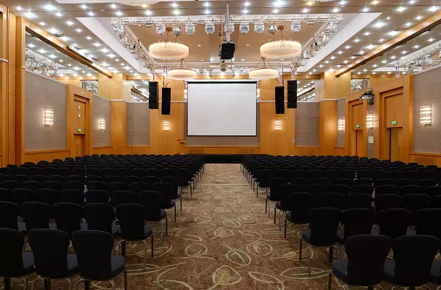 Holiday Inn Moskova Sokolniki — «Sokolniki» Salonu