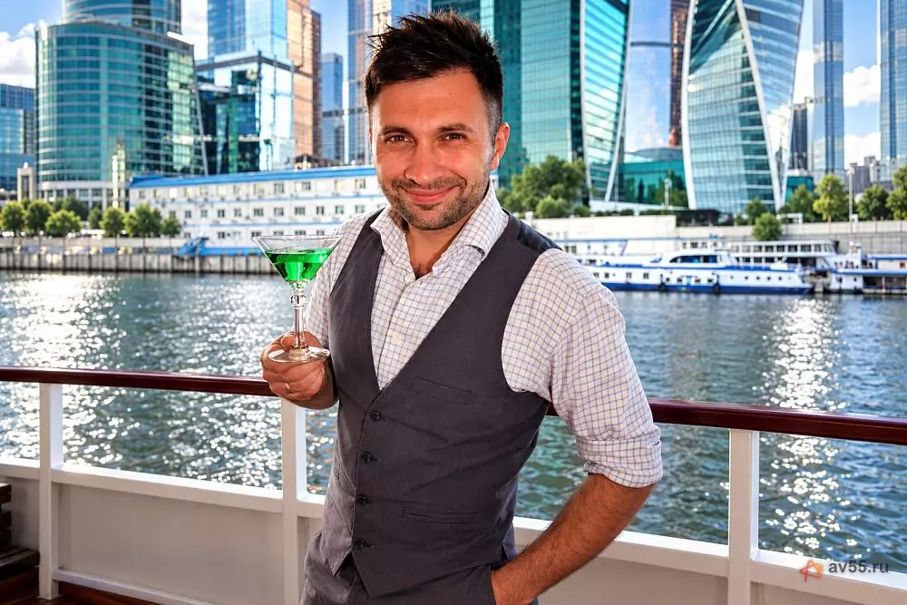 Oleg Lezhenko's bartender show — photo 1