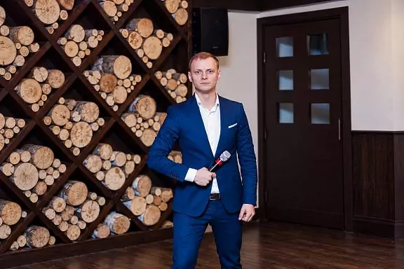 Host Evgeny Shamshin