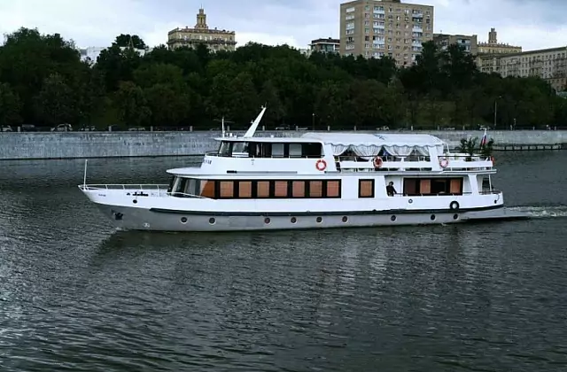 RED BOAT — Schiff Unikum