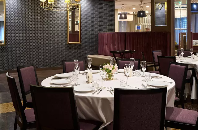 DoubleTree by Hilton — Emerald 餐厅