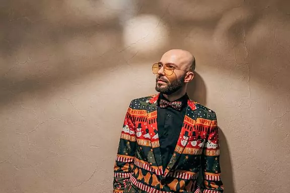 Host Egor Mamontov