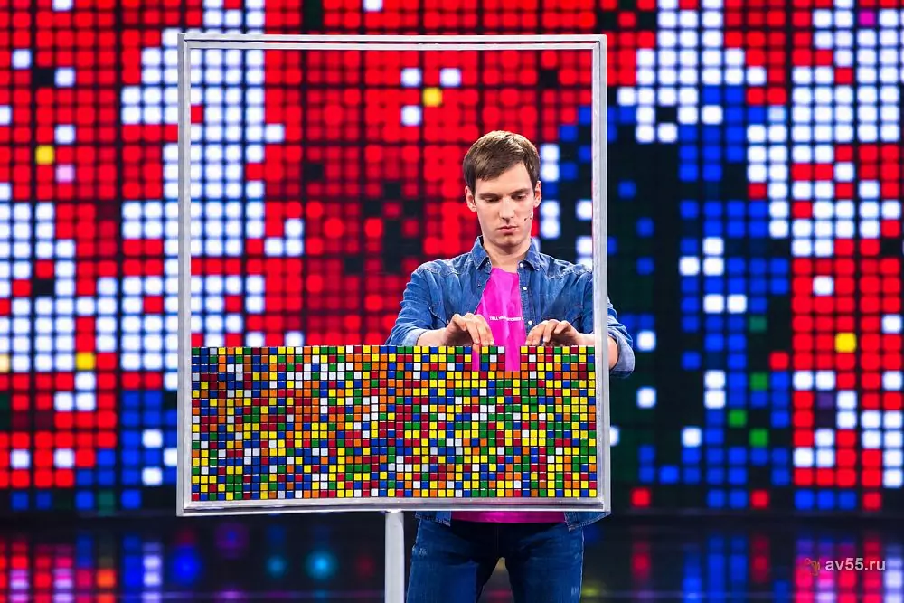 Speedcubing gösterisi Roman Strakhov — fotoğraf 1