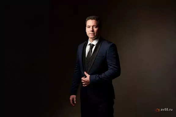 Ведущий Алексей Фалин