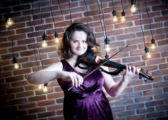 Violinist Anna Bell