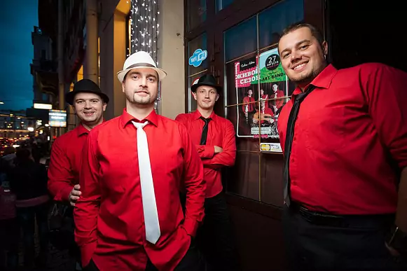 グループ「ART BAND」 — 写真 1