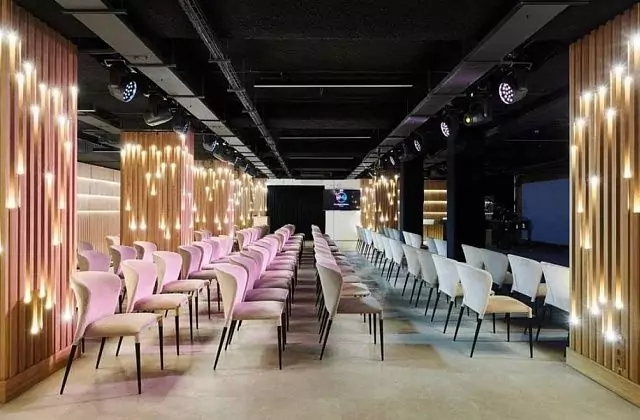 Konferans ve ziyafetler için salon