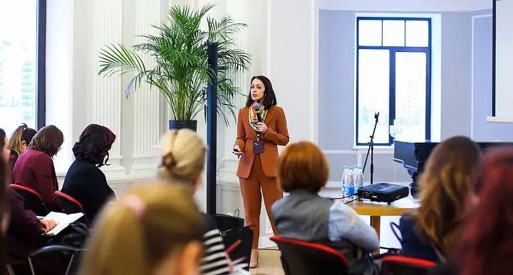 Customer service speaker Yulia Fandyushina