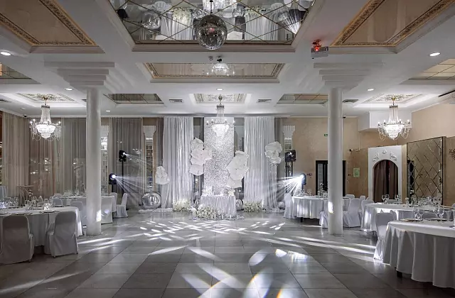Complexe hôtelier « Nika » — Salle Cristal