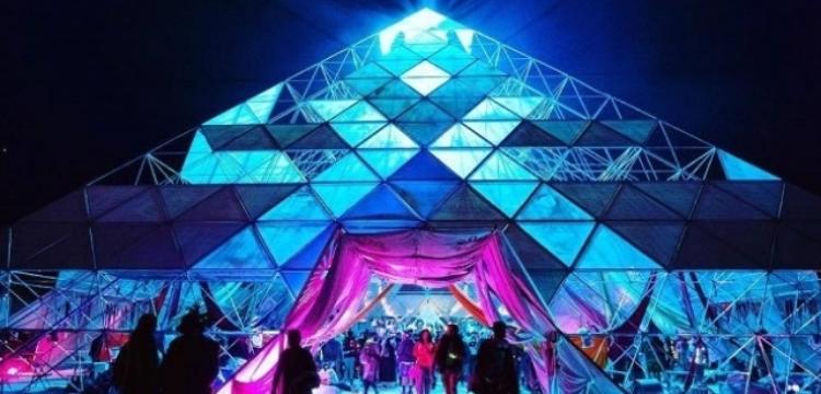 „Schmetterling“ im Ei, fliegende Steine und ein grüner Elefant – wofür war das verrückteste Festival der Welt, Burning Man – 2019, noch bekannt? 14