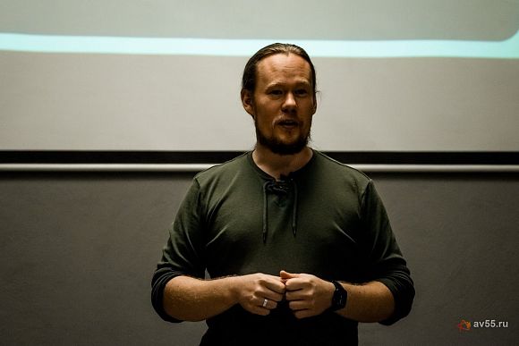 Orador en estrategia Artur Nek