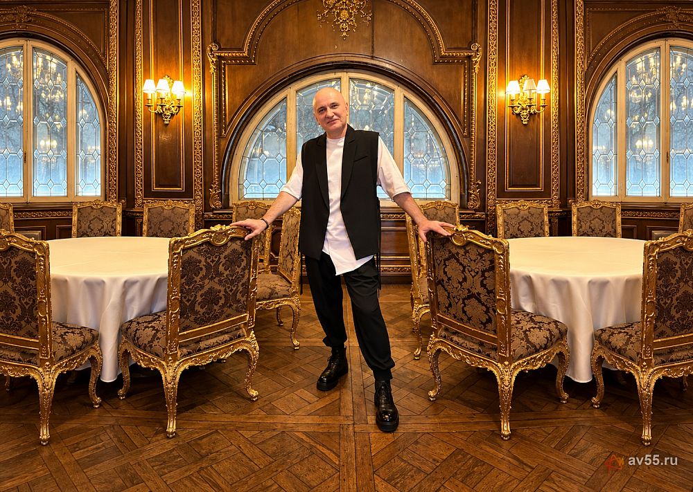 司会兼歌うピアニスト、イーゴリ・ブィトコ — 写真1