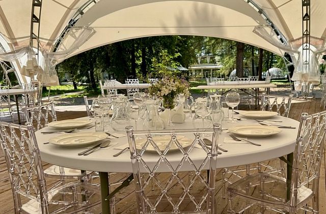 Parc-hôtel « Khvoya Bestuzhevo » — Tente arquée