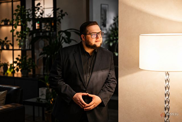 Host Anatoly Gryadunov