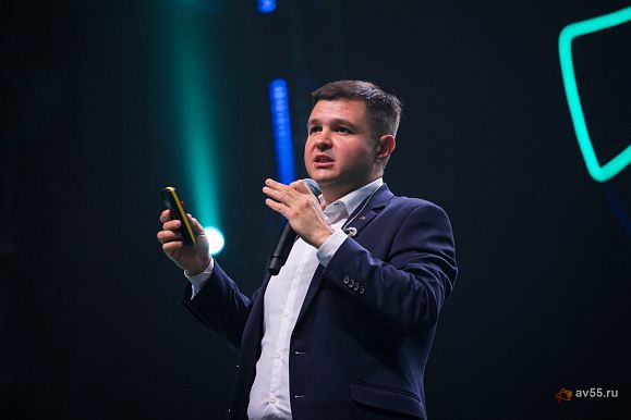 Orador sobre IA y digitalización Egor Bogdanov
