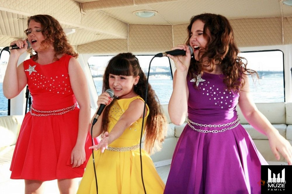 子どもショーグループ「Kids FM」— 写真1