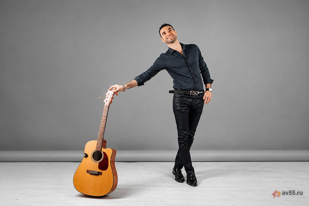 Vocalist Nicola Como — photo 1