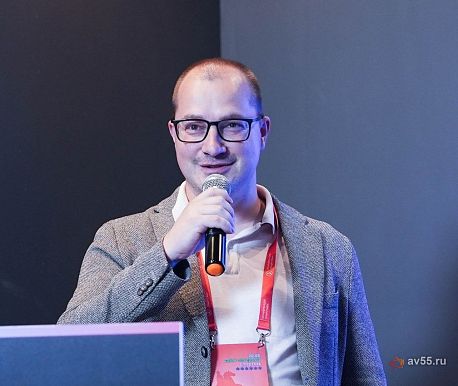 Orador sobre finanzas e inversiones Artyom Tuzov